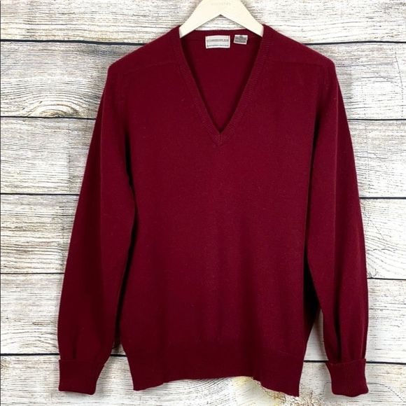 Bloomingdale's Other - Peterborough Row Wool Burgundy V-neck Sweater England made